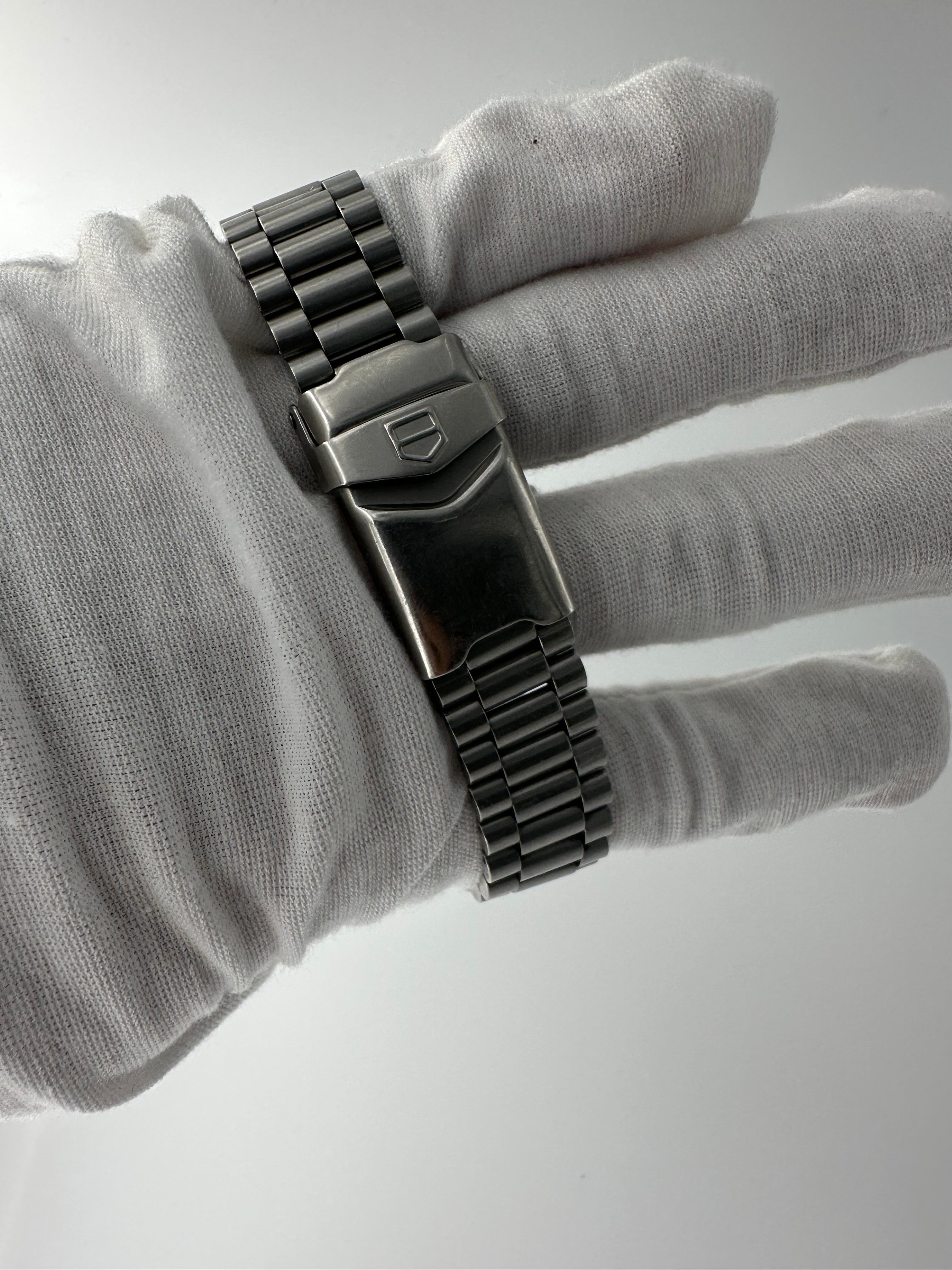 TAG Heuer 962.213 Professional Men’s Quartz Watch – Swiss Made